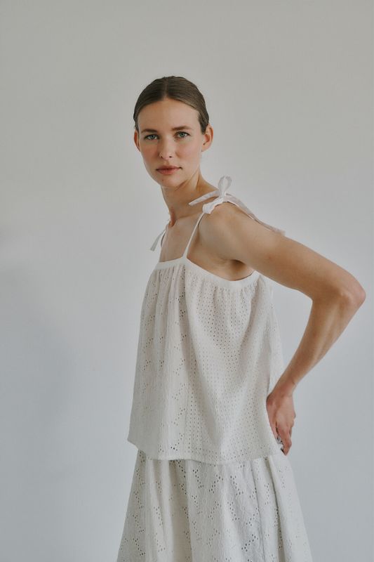 White - EMANUELA Blondetopp
