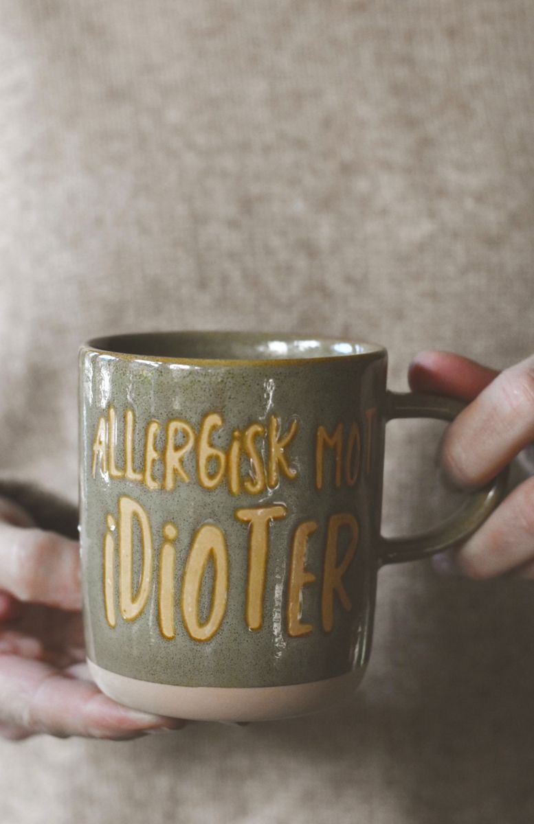 «Allergisk Mot Idioter» Krus