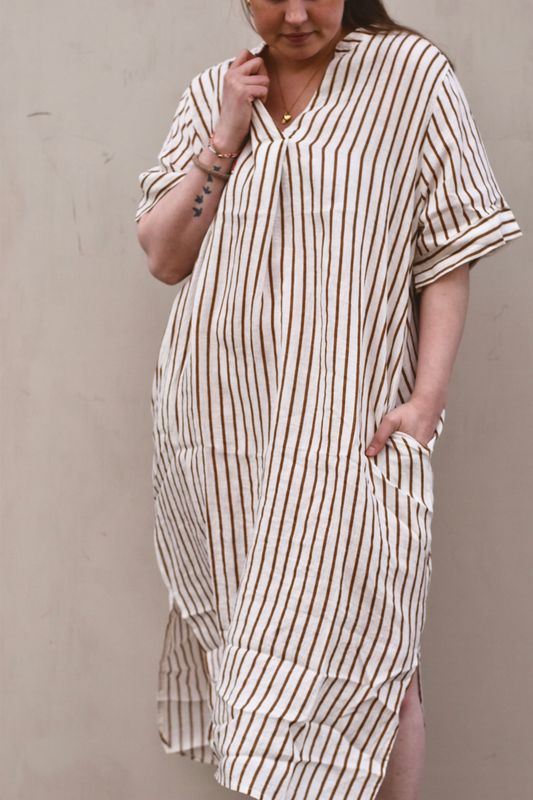 Camel Stripe - Melina Lang Lin Kjole