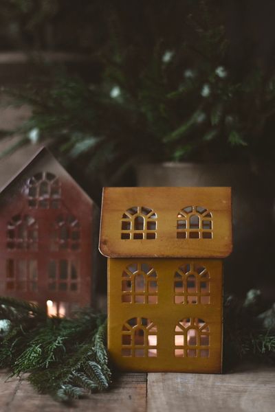 Hovedbilde gult - Lyshus Metall ...